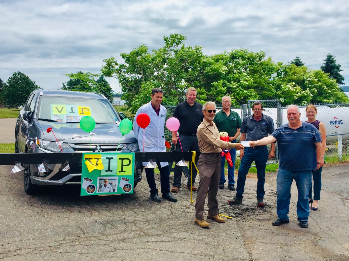 smartestkitchen's tweet photo. CSK wishes our @Cavendish_Farms colleague Alan Thorpe, a very happy retirement adventure that he will embark on tomorrow after 35 YEAR of service to their company: have a wonderful &amp; relaxing future ahead Alan! #WeKnowFood #PEIFoodStory #Retired #Legend #PEI https://t.co/Sm8z32e28s