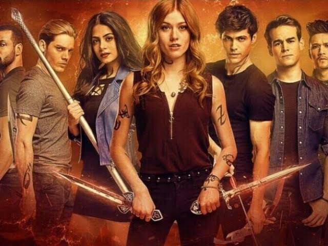 chromatticada's tweet photo. Eu acho que para shadowhunters ser salva algum dia, ela teria que ter umas 3 ou 4 temporadas a mais já confirmadas 
Até porque os atores não iriam deixar seus papéis atuais por conta de 1 temporada, fora aquele cancelamento na 3 temporada que pegou todos eles de supresa https://t.co/YyI7U7JM1k