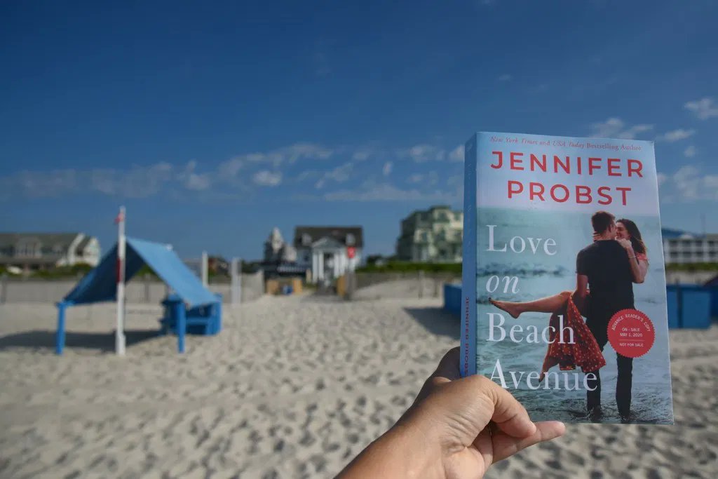 LoveCapeMay's tweet photo. We caught up with romance author @jenniferprobst about her novel 'Love in Cape May'

https://t.co/qPaS53CQla https://t.co/vlZW5xrF0G