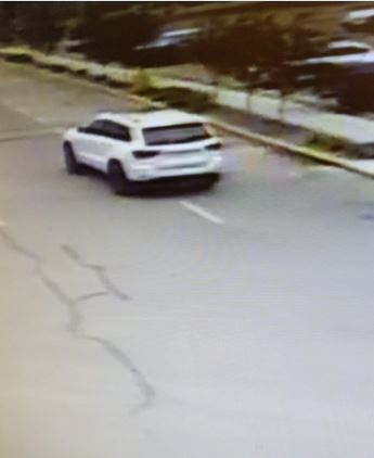 RCMPAlberta's tweet photo. #RedDeer RCMP are responding to a shooting that happened outside Parkland Mall. Police are looking for a white Jeep Cherokee with black rims. If you see this vehicle, call 9-1-1. Please avoid the area. https://t.co/t75mizF5Fg