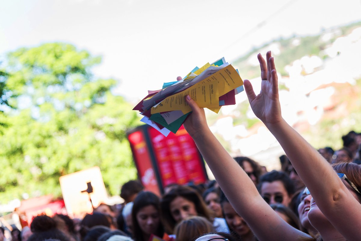 mimo_portugal's tweet photo. Chegamos à última segunda-feira do mês e por isso queremos saber: O que gostarias que chovesse dos céus?! https://t.co/4FX5iWmypE