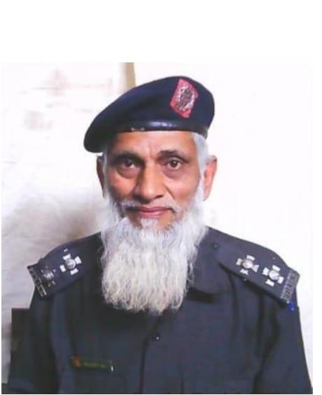 Asmat_ICTP's tweet photo. Constable Khalil &amp; Constable Muhammad Rafiq of Rapid Response Force Sindh Police neutralized the terrorists in today's terror attack in Karachi Stock Exchange. SI Shahid Ali sacrificed his life for motherland.
We Salute our Heros !
#KarachiStockExchange 
#Pakistan #PakistanPolice https://t.co/hum8gLLR5O