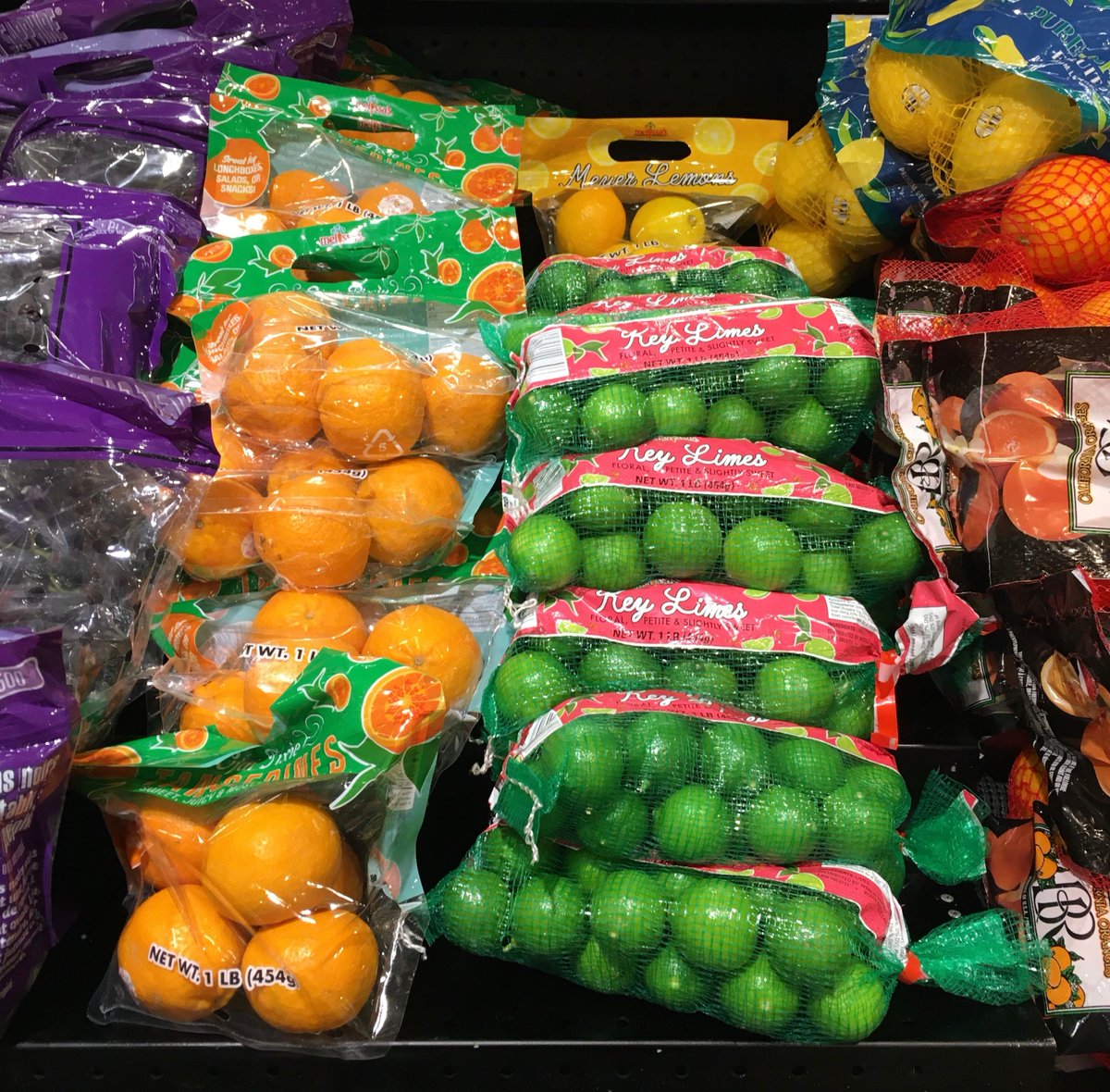 MelissasProduce's tweet photo. Citrus during the summertime is a MUST. Our Pixie tangerines are the perfect snack while our Key Limes are the perfect garnish! 🍊

Don't miss out on this refreshing duo and stock up at your local @Heinens !
#citrusfest #citrus #OjaiPixies https://t.co/l1kP8tC5tY