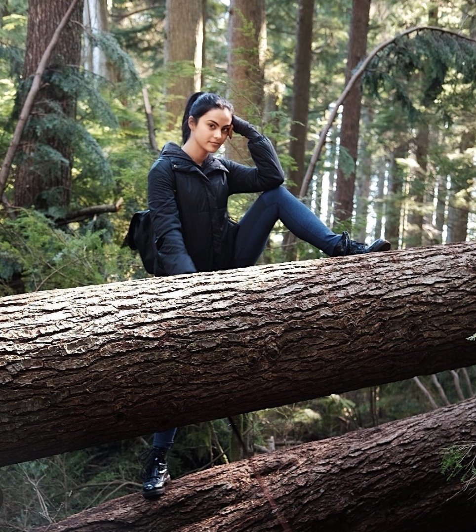 picscamendes's tweet photo. 🧚🏻‍♀️ happy birthday magical you 🧚🏻‍♀️

🖤 @CamilaMendes love you lots 🖤 https://t.co/ZBh32ir2cs