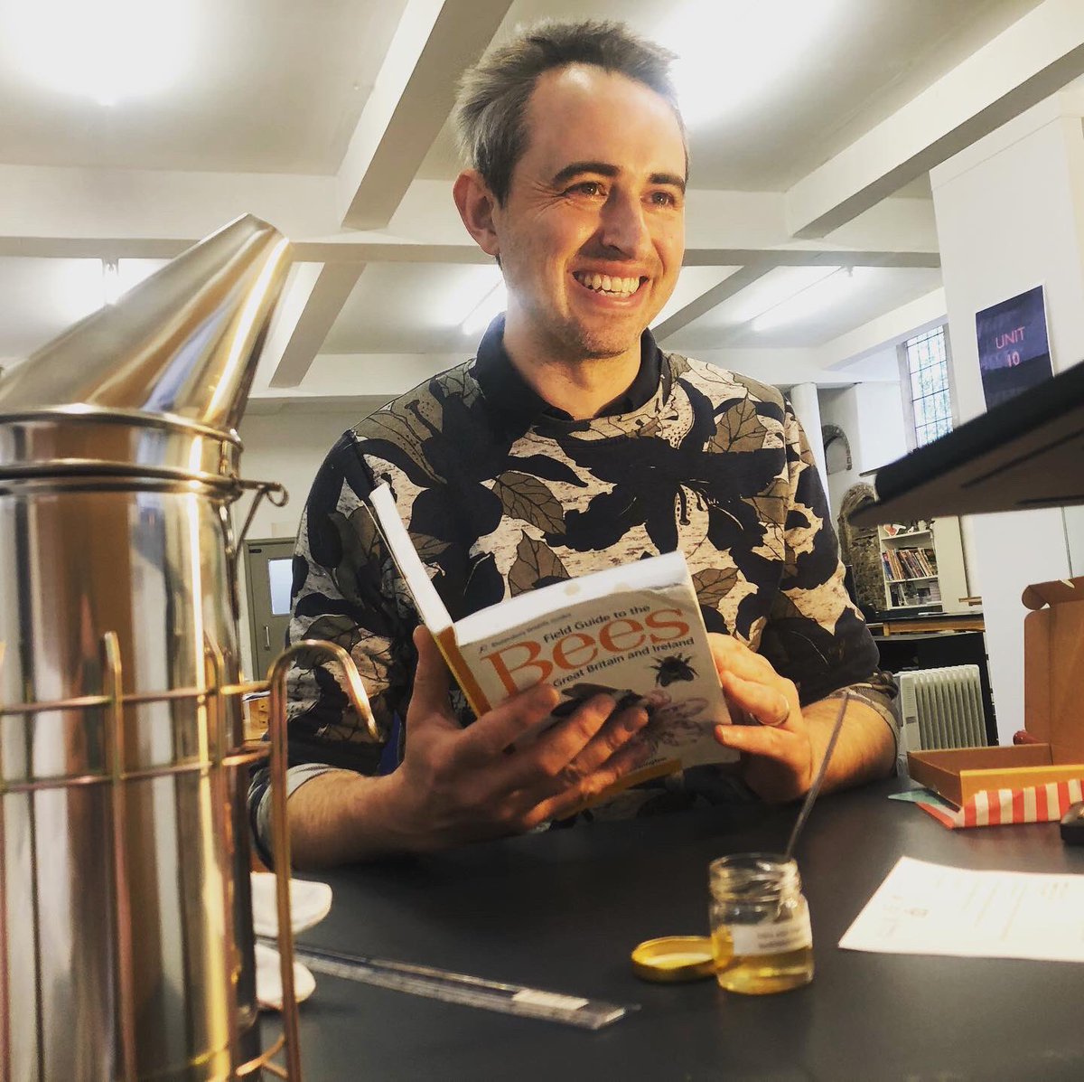 curious_local's tweet photo. Huge thanks to Dan from Bee Saviour Behaviour for your beautiful #scienceclubdigital this evening as part of “An Introduction to Beekeeping” - Honey tasting, bee corridors and top tips for activism. https://t.co/F0LrnPI5Zy