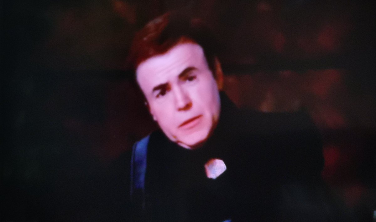  #Babylon5 S04E07 - that face when you realise that Lyta towers over you both in height and telepathic ability. P5? More like P500 SUCK IT BESTER LONG LIVE LYTA