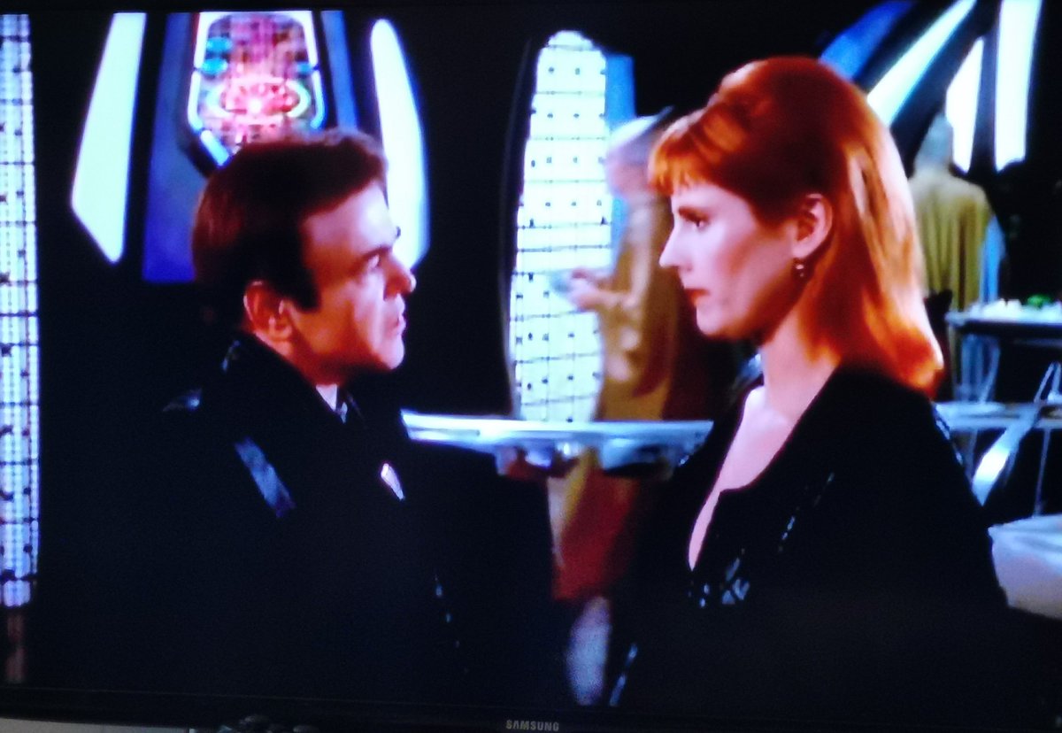  #Babylon5 S04E07 - that face when you realise that Lyta towers over you both in height and telepathic ability. P5? More like P500 SUCK IT BESTER LONG LIVE LYTA