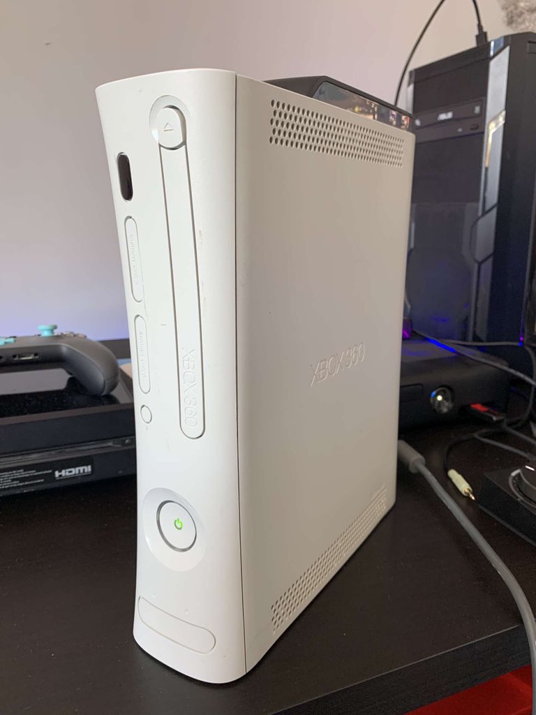 mezie's tweet photo. RGH for sale has good boot time and has all cods installed, selling for £100 message @Aerxh if you’re interested https://t.co/s667c3QO0O