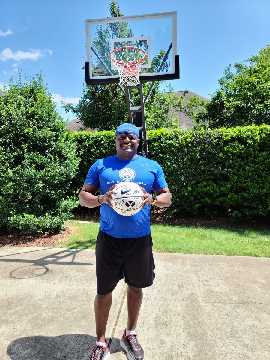 Thank you @BYUbasketball <a href="/CoachMarkPope/">Mark Pope</a>! I appreciate the ball and hand written notes. Very classy✊🏿🙏🏿