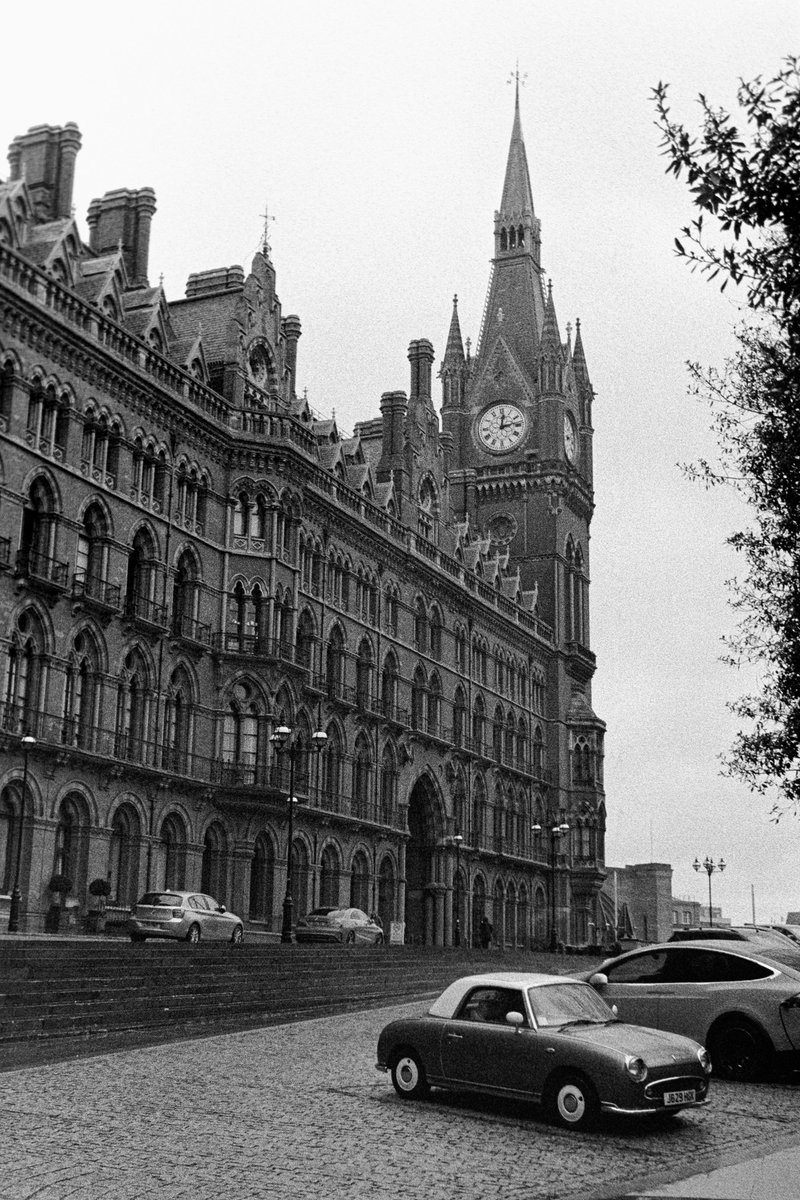 NilsScarbro's tweet photo. St. Pancras 
#Praktica BC1, Tamron 28-70mm
Lomo #BerlinKinoFilm, ISO400, #Rodinal 1+50 13.5 min
#lomography #HeyLomography
#blackandwhitephotography
#filmphotography #believeinfilm
#blackandwhitefilm
#analogphotography #filmisnotdead https://t.co/ShNTVJETdF