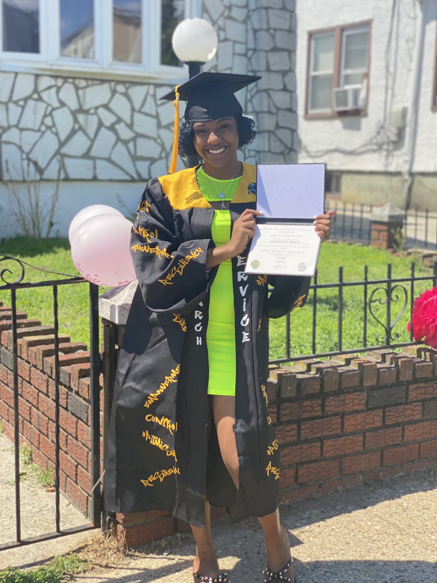 Holmes_Edu's tweet photo. Our graduate who was out of town Saturday still needed a celebration... Congratulations!!! @ResearchHigh #Graduation2020 #covidseniors #youcrew https://t.co/mgT2yDmqof