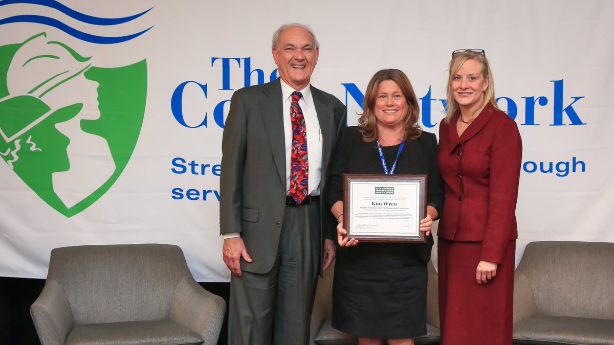 TheCorpsNetwork's tweet image. Thank you Kim for you support of #GulfCorps &amp;amp; for the work you&apos;ve done to provide young people with meaningful work, service &amp;amp; learning experiences in coastal conservation. 
Here&apos;s a pic of Kim accepting the 2020 #21CSC Champion of the Yr Award!
@FLDEPNews @NOAAHabitat