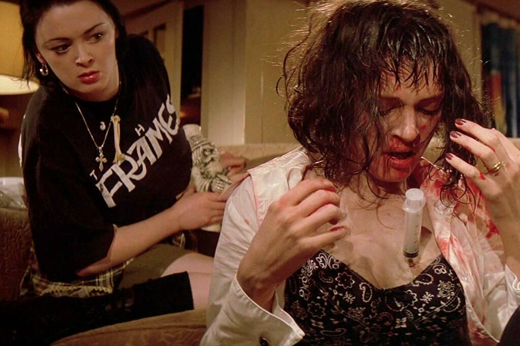 moviedetail's tweet photo. In PULP FICTION (1994), Bronagh Gallagher's character is seen wearing a t-shirt of Irish rock band The Frames. Gallagher starred alongside The Frames lead singer Glen Hansard in THE COMMITMENTS (1991). https://t.co/qrM4Gla4x1