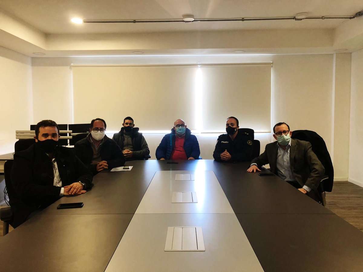camaldonado102's tweet photo. Compartimos imágenes de la visita de la semana pasada, de nuestro Diputado Sebastián Ca ▶1⃣0⃣2⃣l y el Diputado Alvaro Perrone al Centro de Monitoreo de Videovigilancia de Maldonado 📼🚔
#sebastiancaldiputado #lista102 #cabildoabierto #cabildoabiertomaldonado https://t.co/gbAhgKz5O2