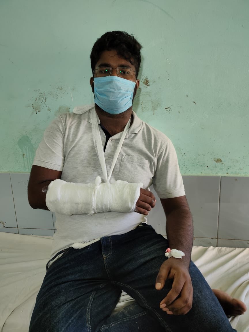 i feel obliged and overwhelmed with pride to finally open a twitter account just to tag <a href="/himantabiswa/">Himanta Biswa Sarma</a> so that he could see this heinous act by the assam police personel,2 mbbs final year students of silchar medical college werebrutally beaten onway back hostel #justiceformedicos