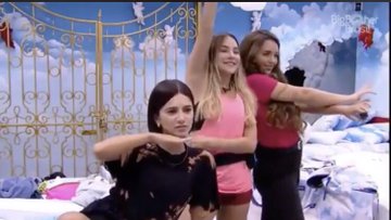 GabiMartinsInfo's tweet photo. saudade de uma amizade né minha filha ?! amamos um trio💚🥰 #RaNuBi @GabiMartinsOF @manugavassi @rafakalimann_ https://t.co/YLXYXMAodV