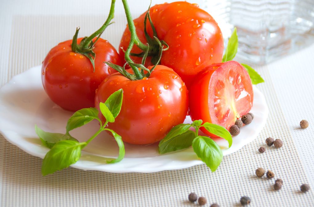 Eating locally and with the seasons couldn’t be easier, yummier or cheaper than it is right now. For a look at what’s in season in each part of the U.S this week, head over to the blog at peppermint-tea.com. #healthylifestyle #realhealth #inseason #freshproduce