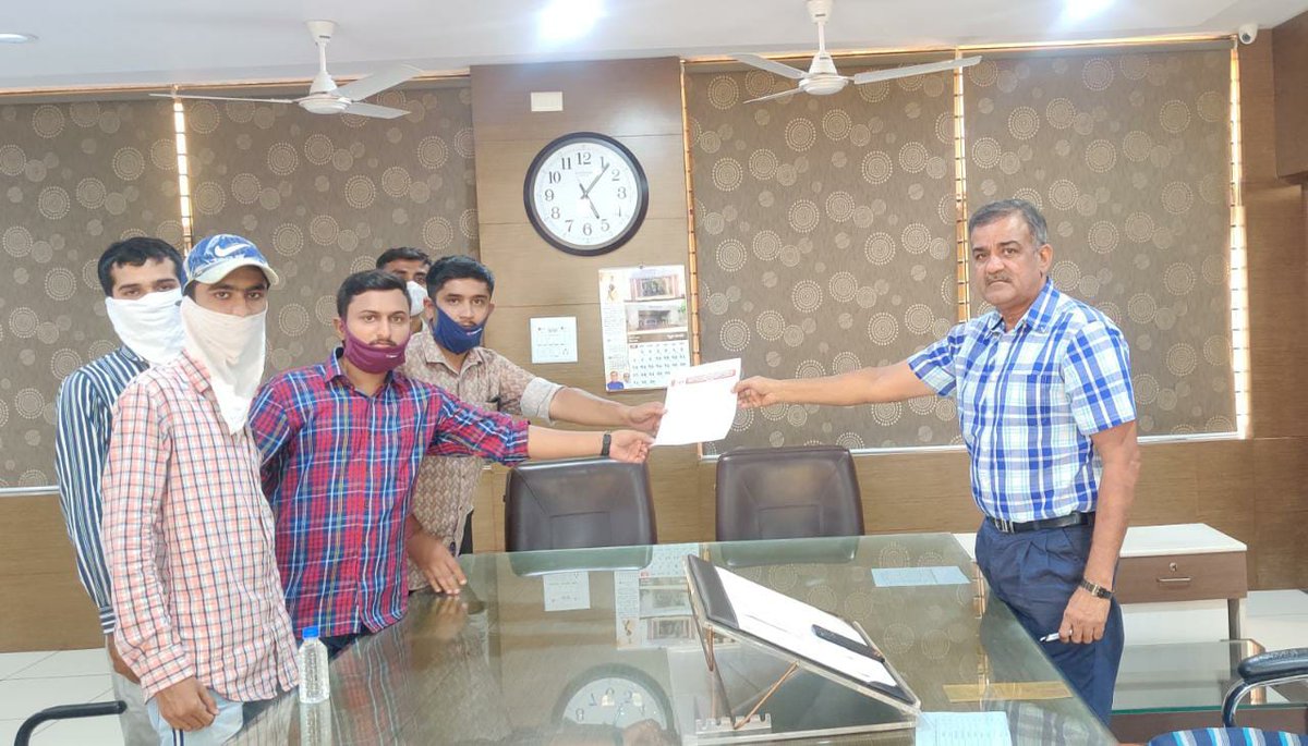ABVPGujarat's tweet photo. #ABVPGujarat દ્વારા રાજ્યની તમામ કોલેજ યુનિવર્સિટી ના અનુસૂચિત જાતિ, અનુસૂચિત જનજાતિ અને સામાજિક અને શૈક્ષણિક રીતે પછાત વર્ગના વિદ્યાર્થીઓને ન મળેલી શિષ્યવૃત્તિ અને ટેબલેટ ના વિષયને લઈને  રાજ્યભર ના જિલ્લા  કલેકટરશ્રીઓ ને આવેદન પત્ર આપવામાં આવ્યું. https://t.co/Soqrd0YyBc