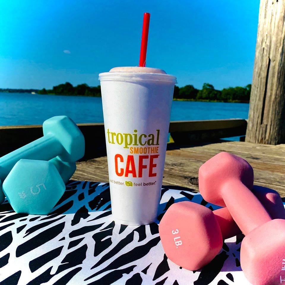 FDSmoothie's tweet photo. Packed with strawberries, bananas &amp; protein, our Muscle Blaster Smoothie is your perfect workout buddy 💪💥

Start your week off right--move your body &amp; recover with us! https://t.co/8eBvhY8xhi