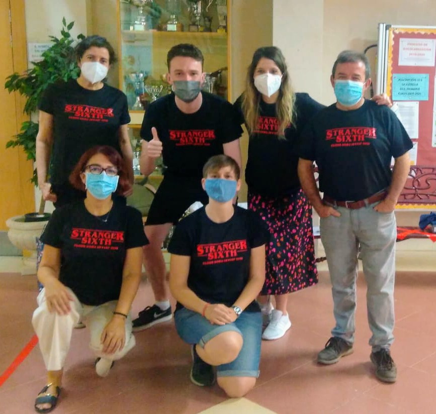 CEIPCiudadRoma's tweet photo. ¡Gracias a las familias y a nuestro alumnado de 6° por este regalo tan especial!👕¡Nos encantan vuestras camisetas!#StrangerTeam https://t.co/ksv3wbsUA7