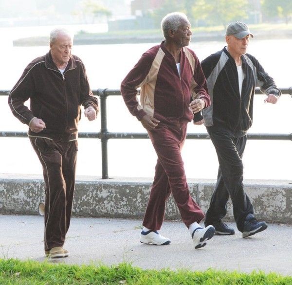 уйти красиво майкл кейн. морган фримен майкл кейн алан аркин. уйти красиво фильм 2017. комедия ухожу красиво. уйти красиво постер.