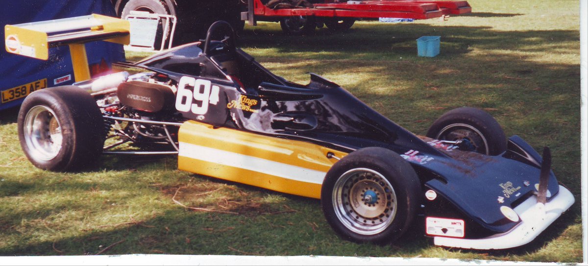 Speed_Hillclimb's tweet photo. Hillclimb History: The Kings Mews Racing built 1600cc Crossflow-powered Reynard SF79 of Cornish hotelier Richard Earle (aka. The Earle Of Portwrinkle) at rest in the paddock @WiscombeP during the April 1994 National meeting. #Hillclimb #Speed #Racing #Motorsport #FF2000 https://t.co/zVIrfKeWTv