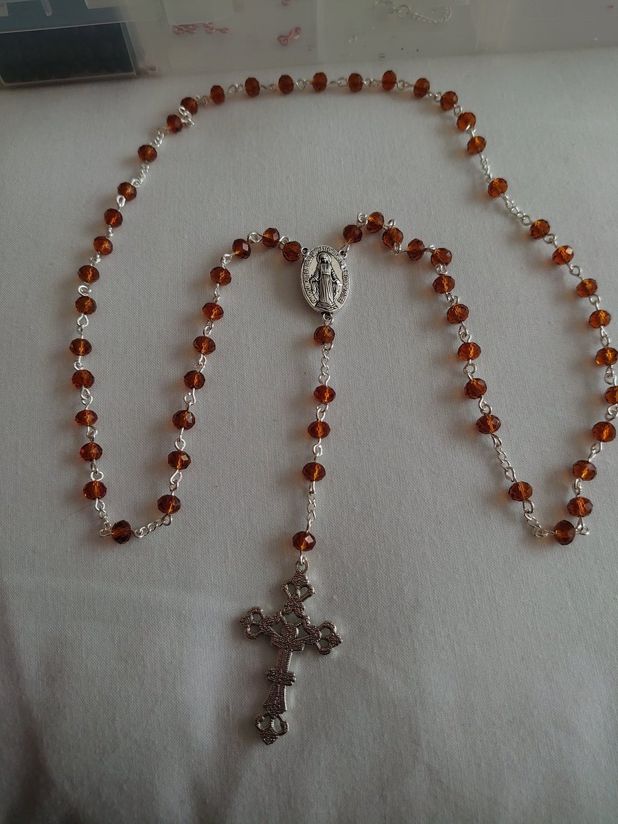 FatherSwinhoe's tweet photo. Glass bead Rosary #rosarymaking #rosarybeads #hailmary https://t.co/z6o0YojeYv
