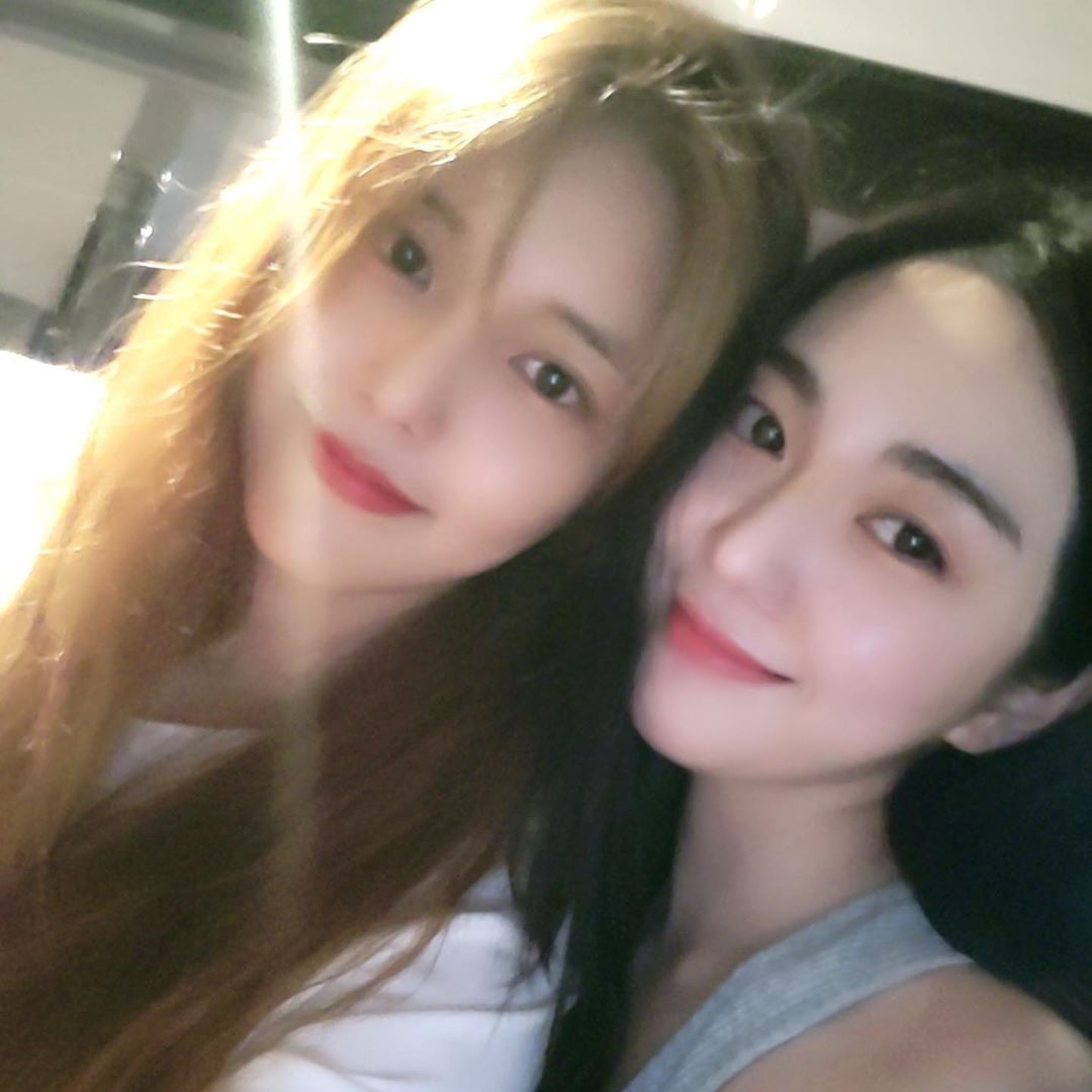 MinaringAngel's tweet photo. Guess who is this? SHIN HYEDYEOOOOONG!! 😗 https://t.co/Ib0ovJU3IO