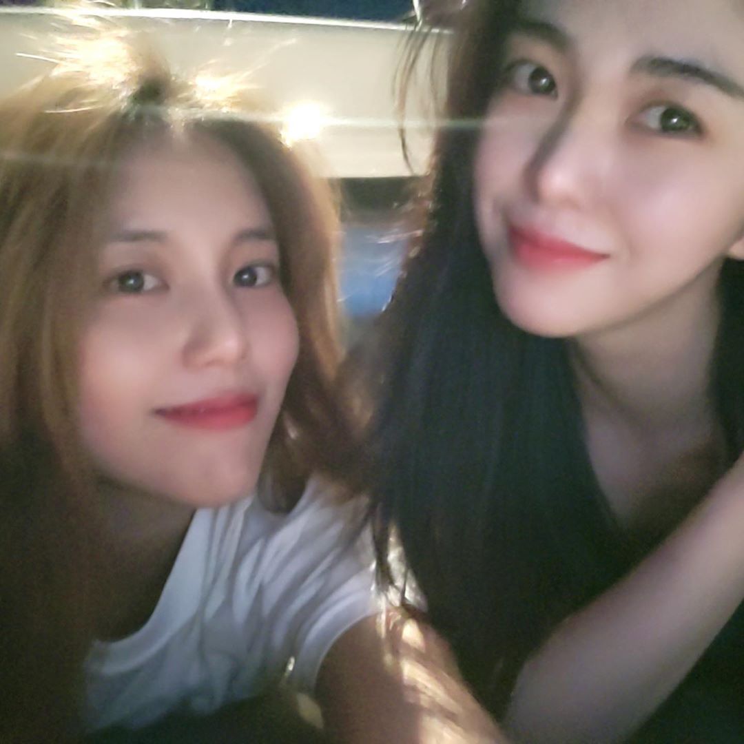 MinaringAngel's tweet photo. Guess who is this? SHIN HYEDYEOOOOONG!! 😗 https://t.co/Ib0ovJU3IO
