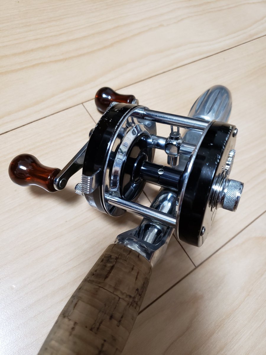 ジャークの牙 はい パーミングカップのモデルしか持ってなかったので新鮮ですよ ギアが超ローギアなので近距離用ですね これドラグクリッカーついてますよw