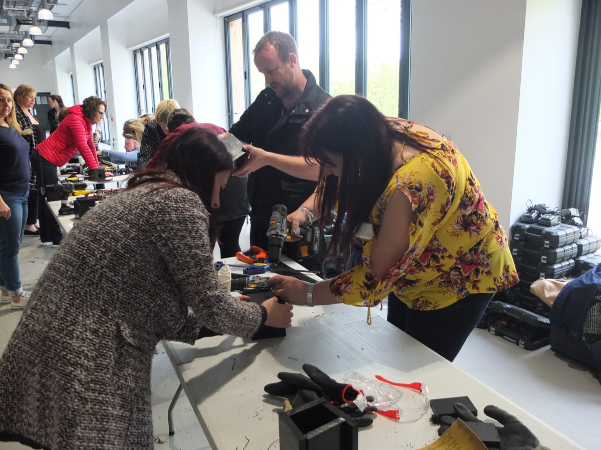TeamBuildBITE's tweet photo. Taking a trip down memory lane back to a #TeamBuilding event we ran at @Longleat over a year ago!
Tweet us about team building events you have participated in and what was so memorable about them with the hashtag #TeamBuildTuesday 😃 https://t.co/iEMQSIeNJ9