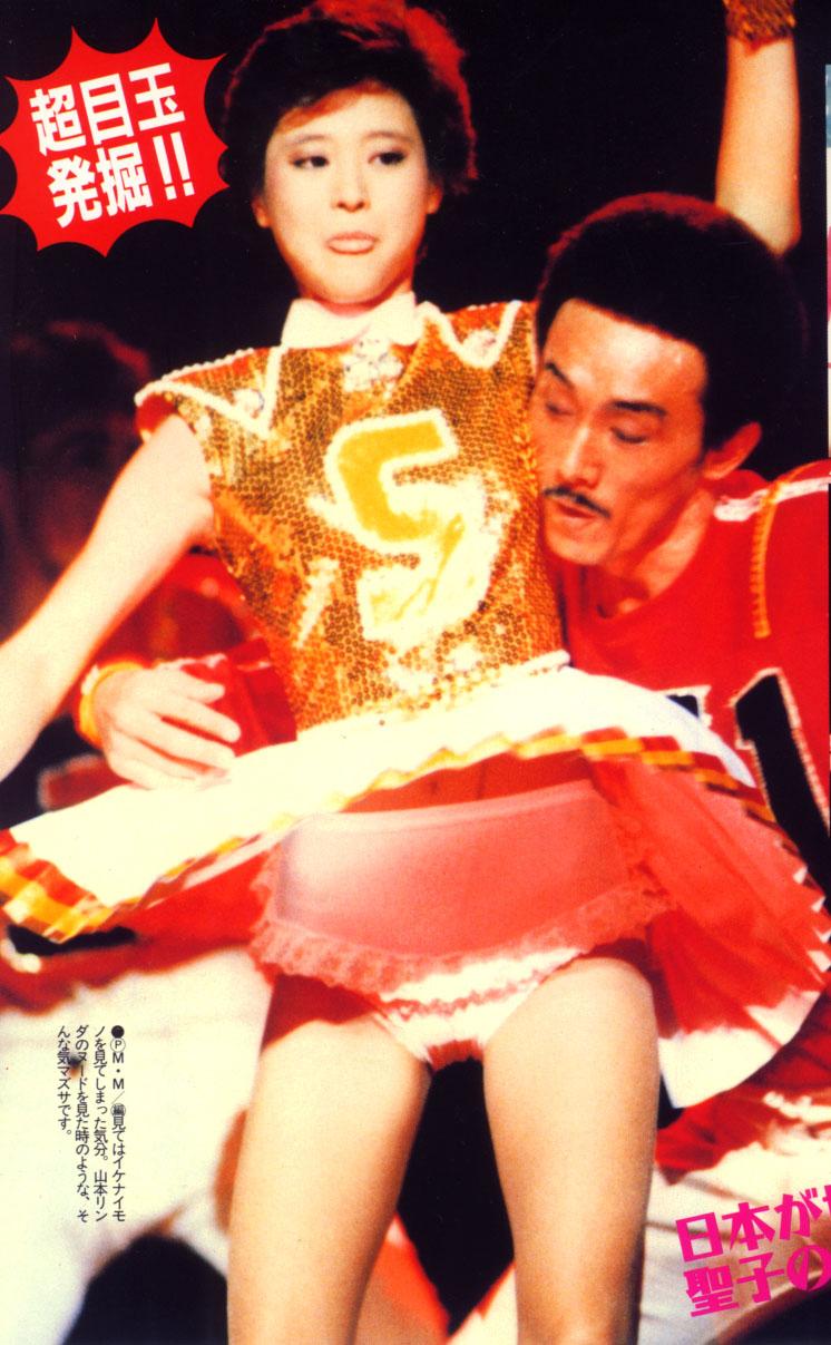 松田聖子ステージパンツ丸見え画像 80年代はトップアイドル松田聖子のお世話になりました。 O脚をものともせず、テレビやコンサートで気前よく パンツを見せてくれました。特に83年の「ザ・ベストテン」での「秘密の花園」は屈指のパンチラ映像でした。 https://t.co ...