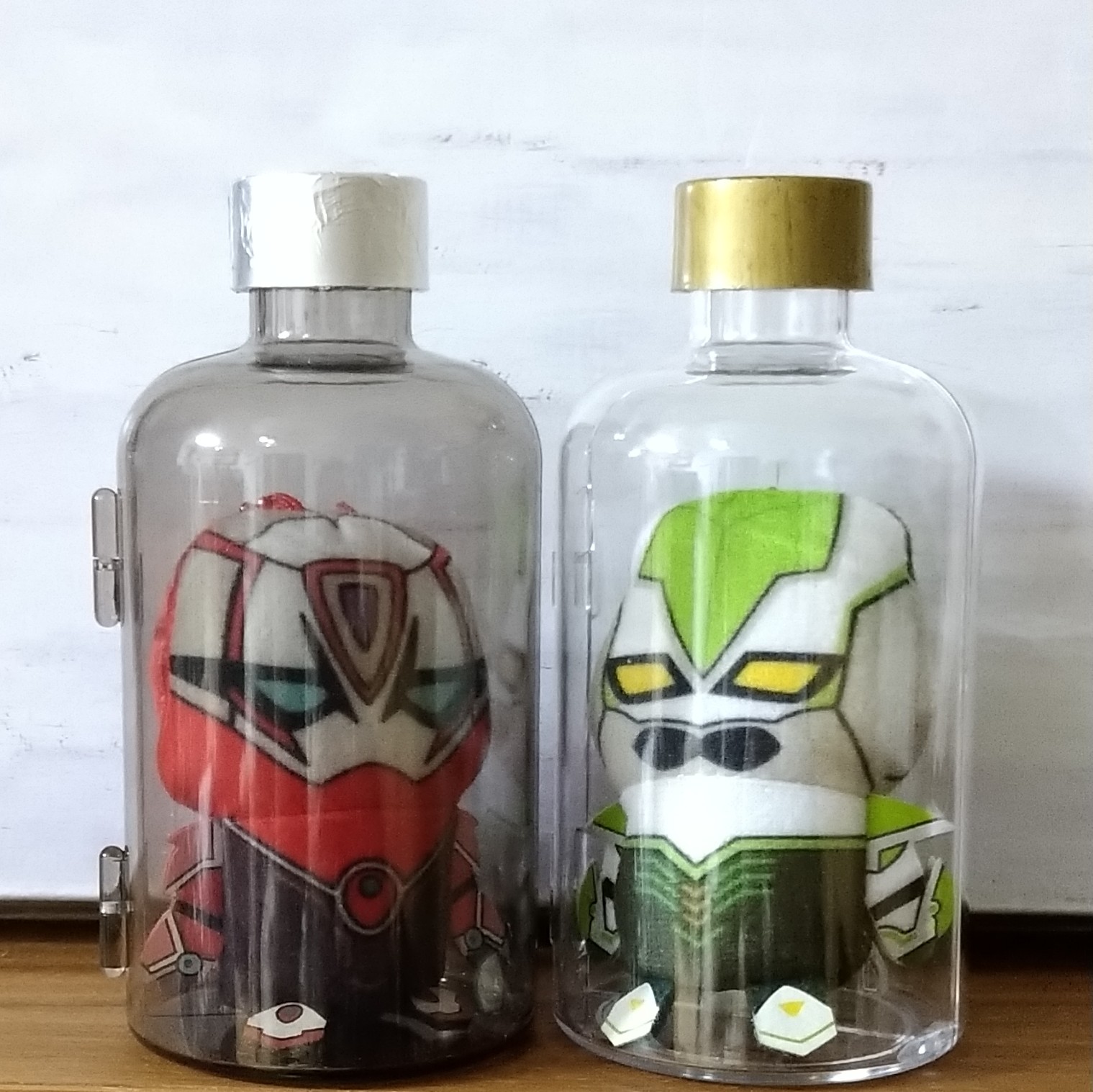 るきあ セリアのマスキングテープボトル 開くインテリアボトル がぬいのディスプレイに良さげだった タイバニ指人形と横尾ベアは丁度よいけどララピーは窮屈そうだなw ハーバリウムっぽくて可愛いし アクスタも入りそう タイバニ 虎兎