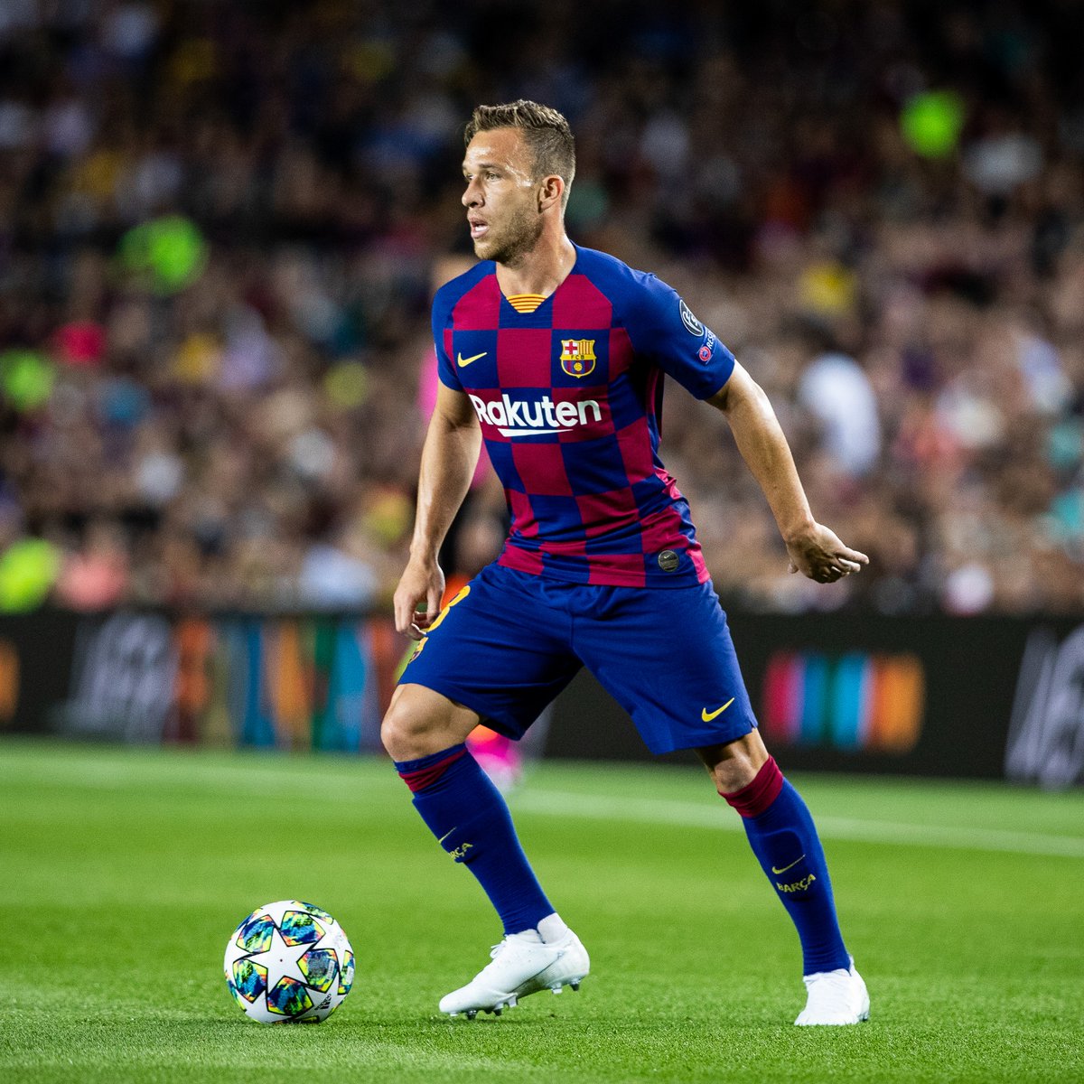 🚨 TERKINI 
FC Barcelona &amp; Juventus FC  mencapai kesepakatan untuk transfer pemain Arthur Melo. Klub Italia akan membayar 72 juta euro, + 10 juta euro dalam bentuk variabel.
 <a href="/arthurhromelo/">Arthur Melo</a>  akan tetap di Barça sampai akhir kompetisi resmi musim 2019/20.