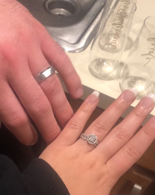 ForeverrHisGirl's tweet photo. Hi Twitter! I’m MARRIED!! https://t.co/FKi12Ujz6x