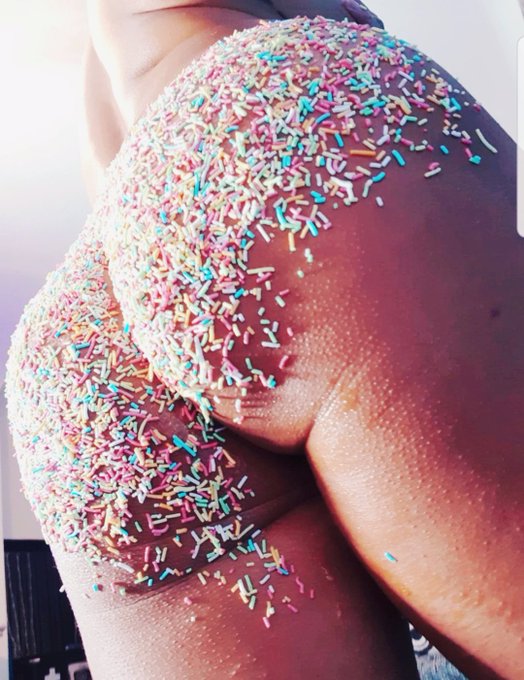 When the only thing sweet about you is your ass 🤣🍑😈 #sprinkles xxx https://t.co/XpOU3TEG3W<a href="/tag/sprinkles"class="tags"><span>#sprinkles</span></a>