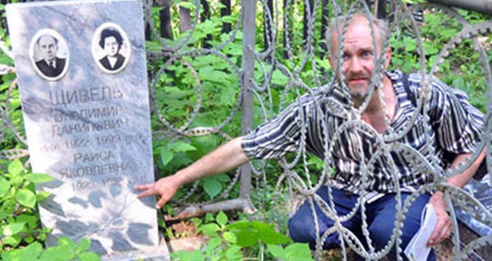 biopsychpod's tweet photo. Anatoly Moskvin was once a well-respected academic in his small city of Nizhny Novgorod, Russia. That is, until police made the gruesome discovery of some of his homemade "friends" on a fateful day in 2011. #anatolymoskvin #thedollmaker #truecrimepodcast #truecrime #ladypodsquad https://t.co/jWCncOFRtU