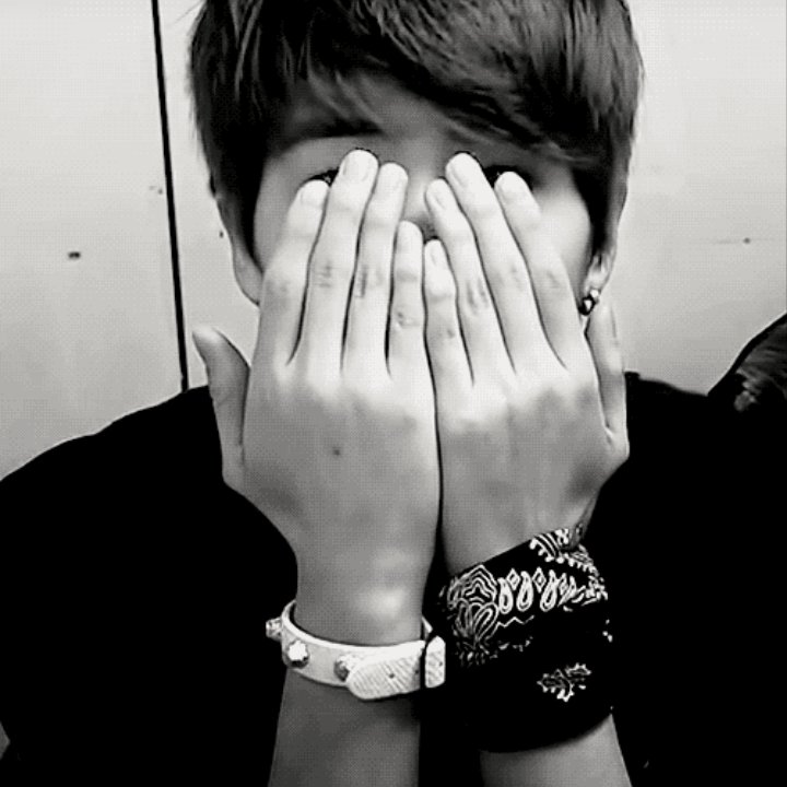 Seokjin& #39;s hands: @BTS_twt