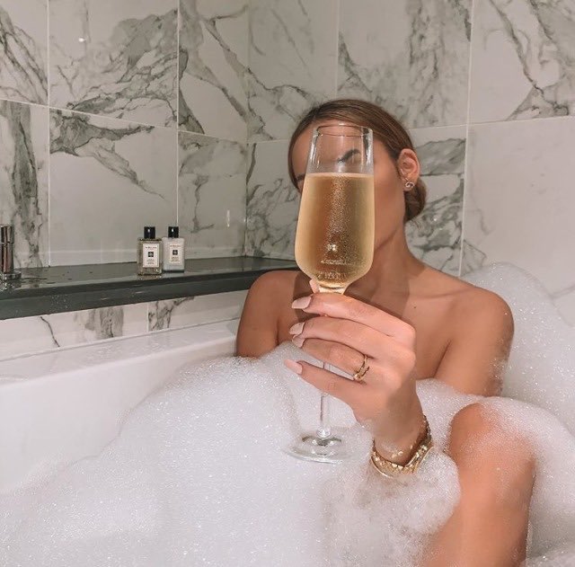 itgirldreaming's tweet photo. Having a relaxing day at home today. Pampering myself and starting the week off in a beautiful way 💖. https://t.co/vwdVR1QirG