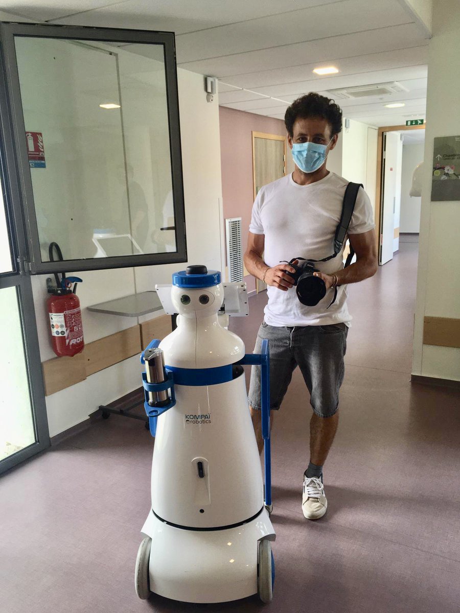 KompaiTheRobot's tweet image. Shooting photo avec @PulseApp cette après-midi .. la suite bientôt ! #robots #heathcare #team #kompaï