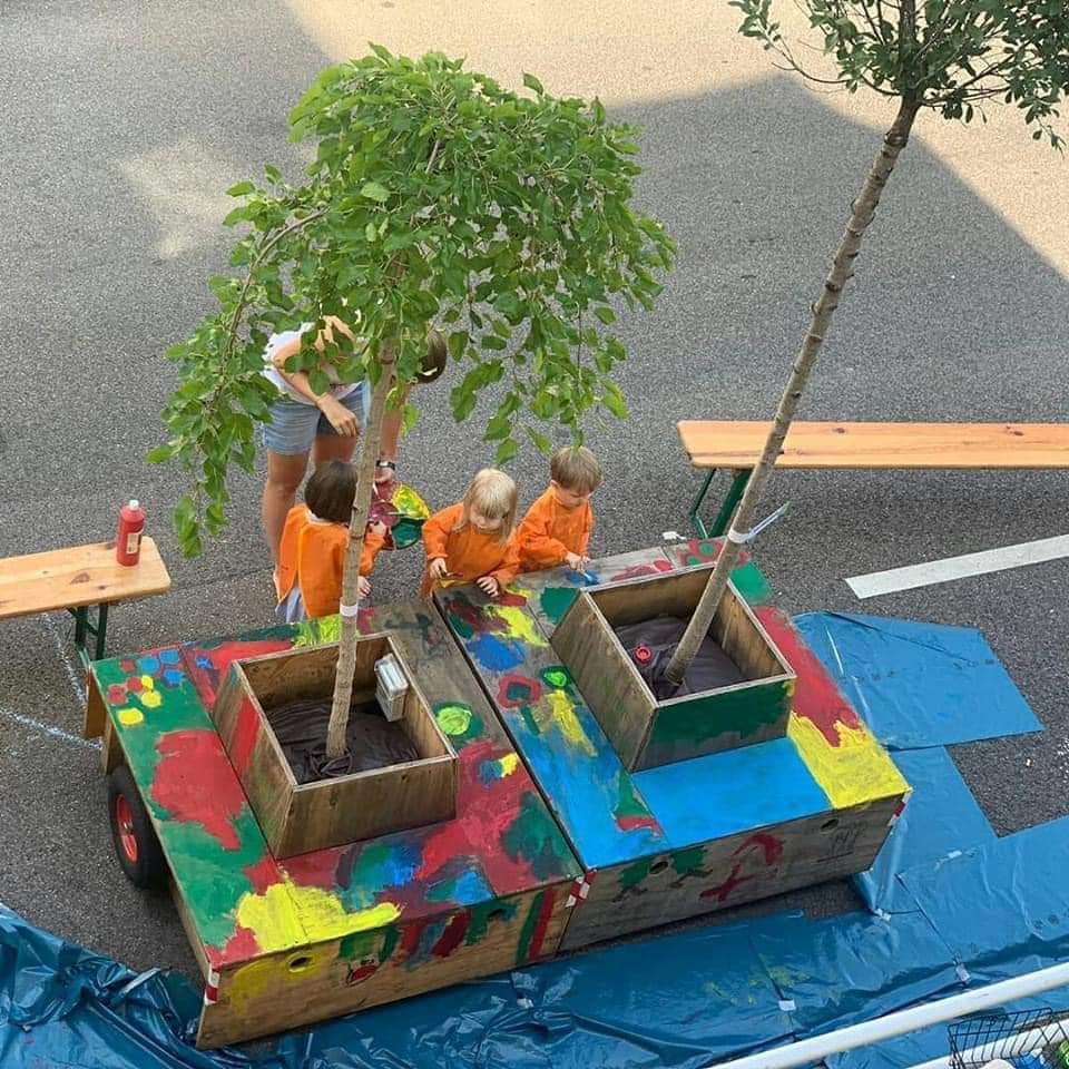josemwongeli's tweet photo. Bringing life into urban #publicspace, literally, using mobile gardens... yes trees on wheels! Thank you #Stuttgart,Germany. You rock!  #standupforpublicspace https://t.co/DF7BGDtkRT