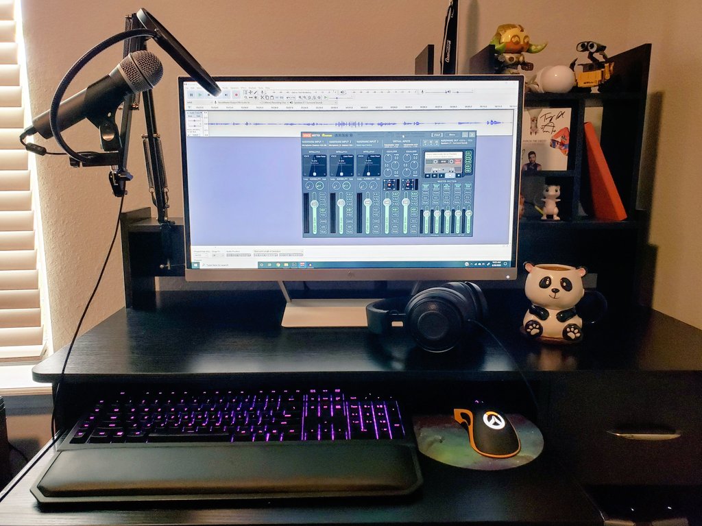 THREAD: You may be considering starting your own podcast. First of all, do it! It's fun, rewarding & challenging. But lots of people never try because they're not sure where to start, so I want to share my setup & some tips to hopefully help the next big podcaster take the leap.