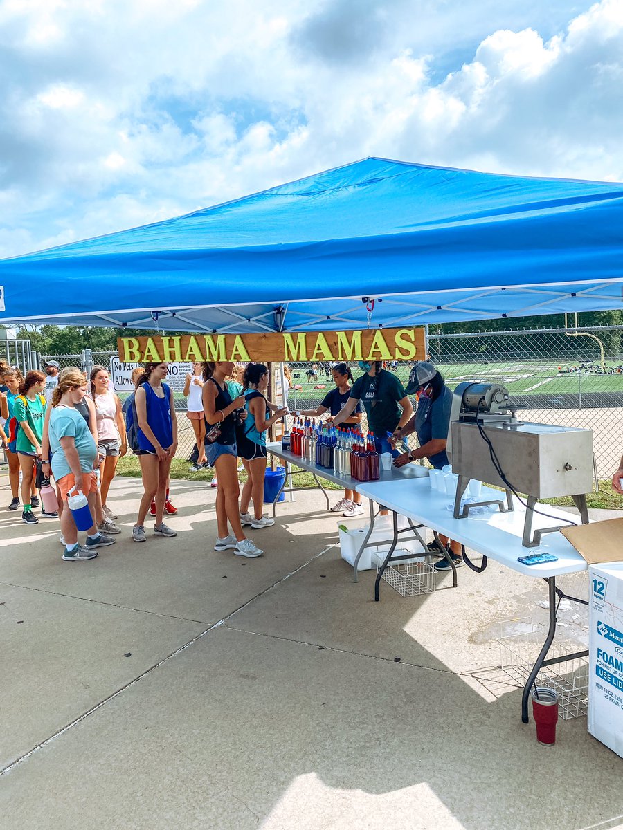 Eaglette_SS's tweet photo. 🌟MOTIVATION MONDAY🌟 
And what’s better than snow cones?! 
Special thanks to the Canton Booster Club for the refreshing after workout treat from @BahamaMamasCTX 
We appreciate everything y’all do for our athletes! https://t.co/ExiCMaQoqX