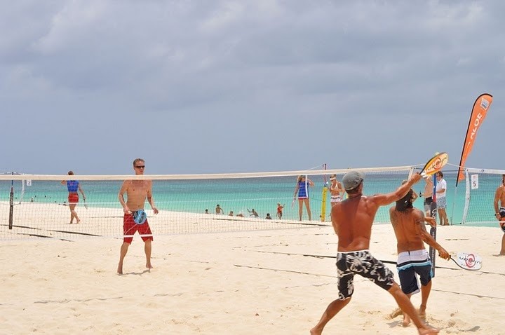 The Cobra Beach Tennis Net System uses a patented Flex Pole Technology to keep the net tight and standing firm without guy-wires or sand kits, freeing up the entire playing area and keeping you safe from tripping hazards. 
cobravolleyball.com/beach-tennis/c…
#poolvolleyball #beachtennis