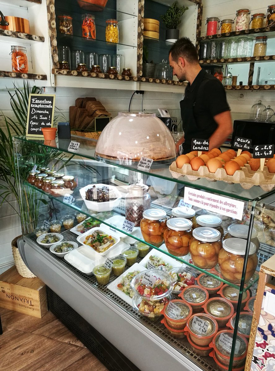 tikehau_pf's tweet photo. @Guide_Saveurs Merci pour eux 😀🙏 ; un jeune couple super sympa et des plats à emporter excellents  👏❤️ https://t.co/oA0dkKMBJZ