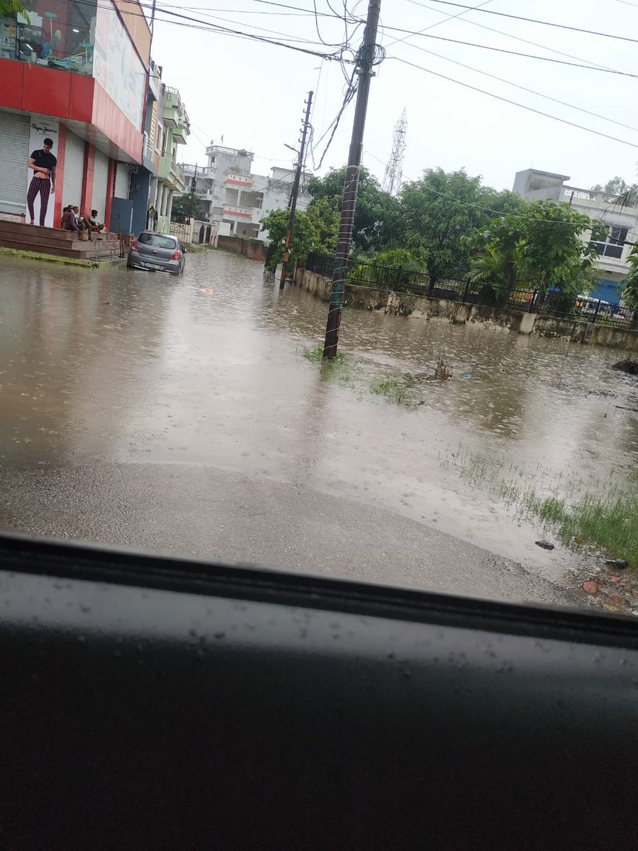 rishikesh_singg's tweet photo. ये हाल माननीय मुख्यमंत्री के जिले के तारामंडल का है। यही है मुख्यमंत्री जी का विकाश गोरखपुर में। जब इनके शहर का यह स्थिति है तो पूरे प्रदेश की स्थिति का आकलन कर ले। झूठ दिखता है।

@priyankagandhi 
@yadavakhilesh @dimpleyadav @SunilSi85223774 @sunilyadv_unnao 
@myogiadityanath https://t.co/3Rl0gaXleF