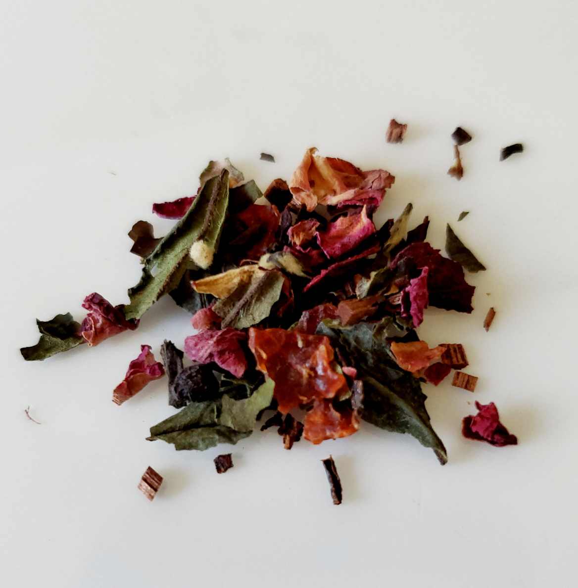 ThesaurusTea's tweet photo. High Tea with Hannibal, made with elderberries, black&red currants, hibiscus, rose petals, lemon pieces, rosehips, honeybush, and white tea. Yes, it bleeds as it steeps.
#whitetea #tea #teanerd #teageek #fandomtea #fandomblends #hannibal #steepedinfandom #blendedwithdaintyclaws https://t.co/pqWQWXwo6s