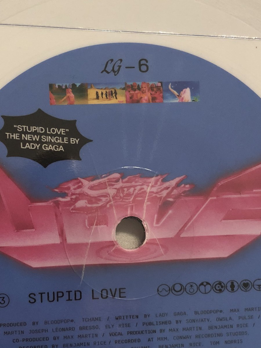 Stupid Love picture disc (it looks like there's a black "STUPID LOVE [...]" sticker on it but there's none and also it arrives damaged)