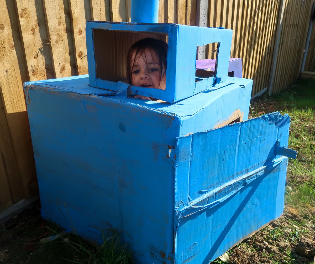 Katykicker's tweet photo. {AD} 4 out of 5 parents think they should be talking to kids about rail safety but 1/3 don’t know how to start. @networkrail have a fantastic FREE Thomas & Friends e-book to help start a conversation around rail safety. Find out more: https://t.co/c5SlJaYeG2 #ThomasSafety https://t.co/djmumWFDhA