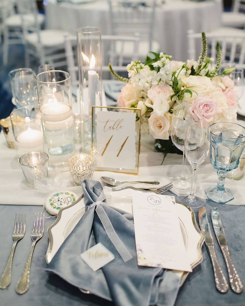 No Monday blues over here 💙 Photo: <a href="/palosstudio/">Palos Studio</a> | Venue: @waterfrontweddings | Planning + Design: @eventsbyrobin | Rentals: <a href="/sigpartyrentals/">Signature Elevated Event Rentals</a> <a href="/luxe_linen/">Luxe Linen</a> @sundrop_vintage | Florals: <a href="/flowersbycina/">Flowers by Cina</a>